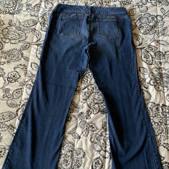 Torrid - Relaxed Boot - Distressed Jeans - Picture 4 of 5
